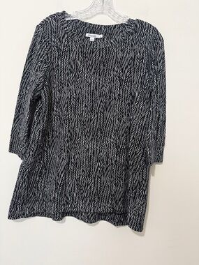 Chicos Black and White Patterned Tee, 3/4 Sleeves, size 1 (8)